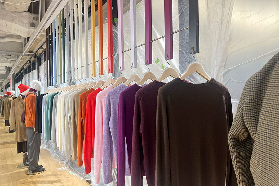 「UNIQLO UMEDA(ユニクロ ウメダ)」、ディスプレイにもこだわりが(10月23日 Lmaga.jp撮影)