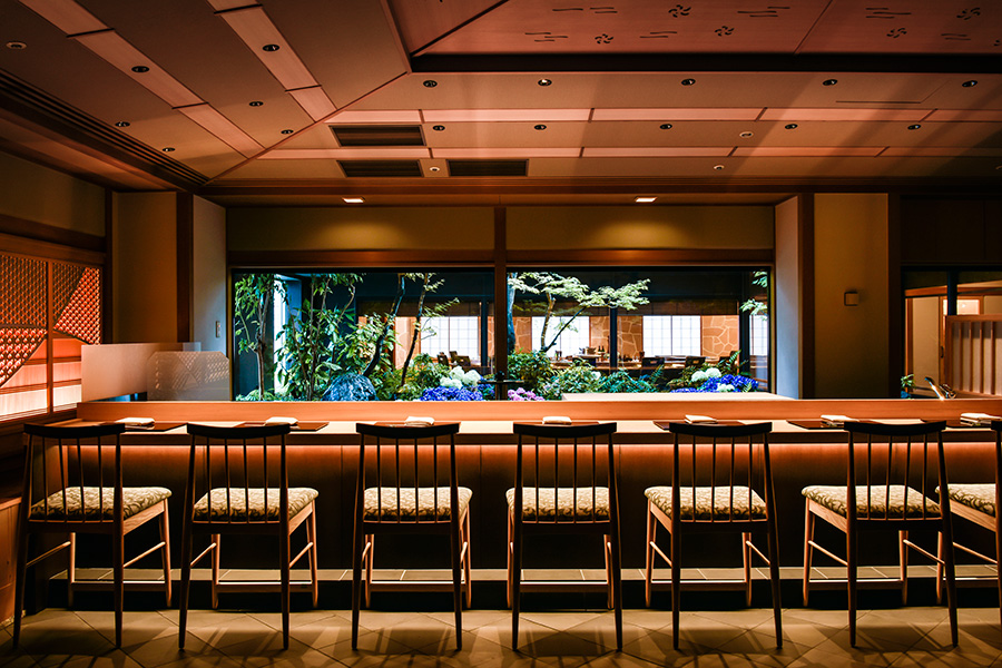 「ウェスティンホテル大阪」(大阪市北区)で開催中の『体験型和フタヌーンティー』の会場となる日本料理「はなの」