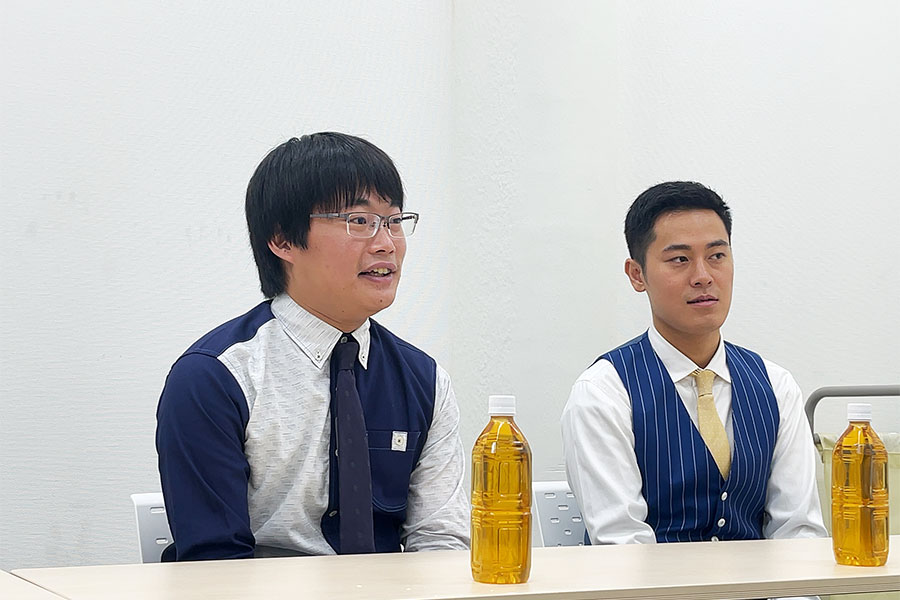 お笑いコンビ・オニイチャン(左から府上ふが、こんちゃん Lmaga.jp撮影)