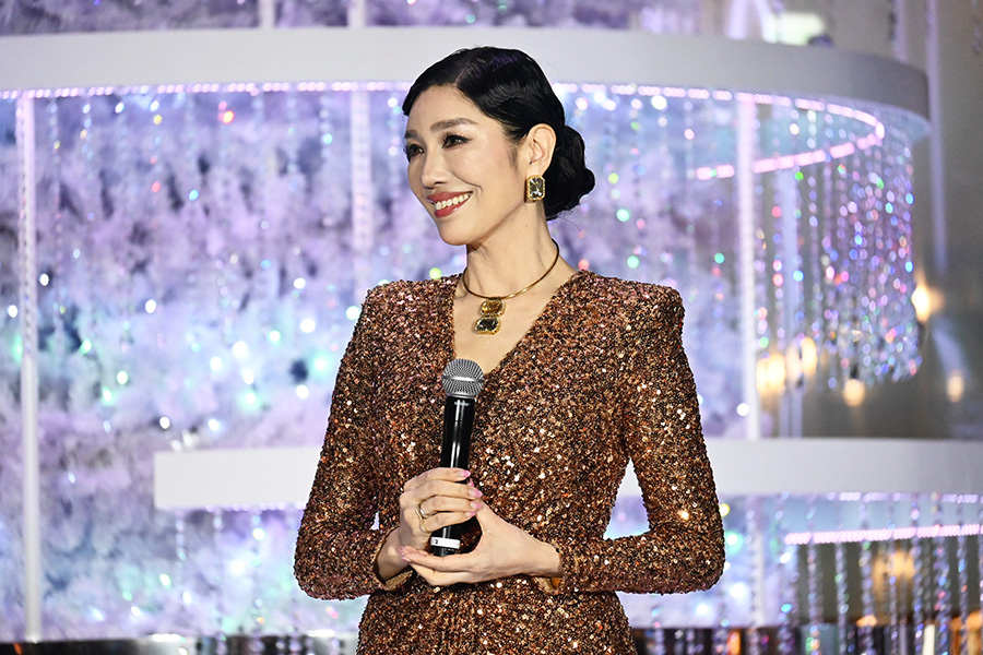 「グランフロント大阪」の『GRAND WISH CHRISTMAS 2025』クリスマスツリー点灯式に登場したアンミカ(11月6日・グランフロント大阪)