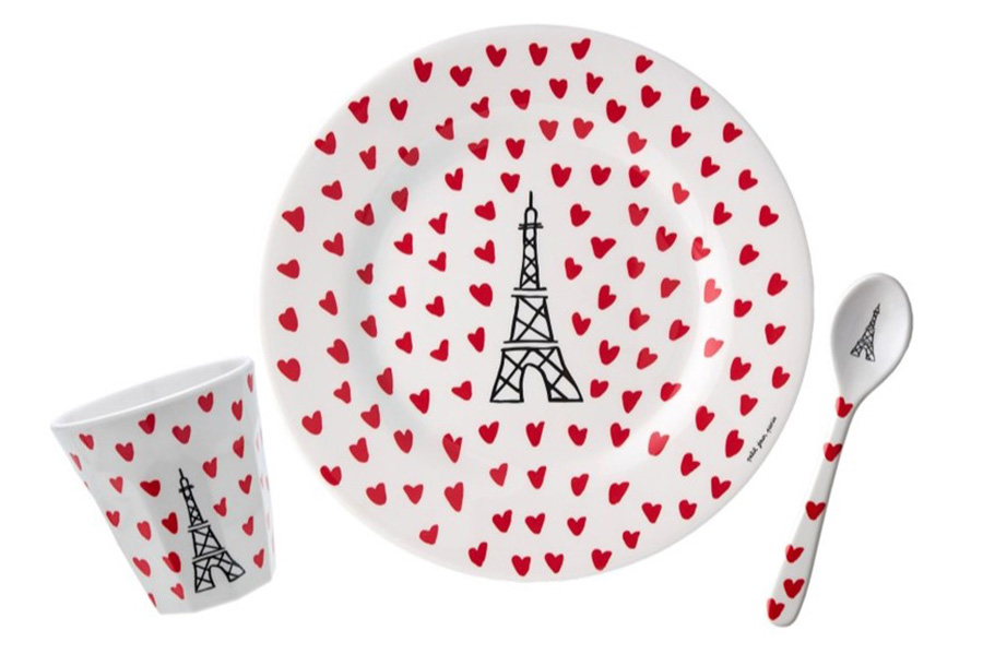 『フランスフェア』に登場する「プチジュールパリ」のカップ(約220ml3300円)、プレート(径約20cm3300円)、スプーン(約14cm1100円)