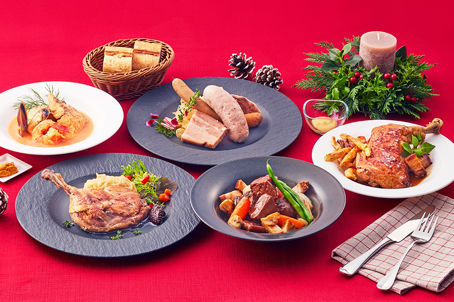 左上から時計回りに『フランスフェア』に登場する「メゾン ドゥ シャルキュトリ エム」のマルセイユ発祥の世界3大スープ ブイヤーベース(2970円)、アルザス地方の郷土料理 シュークルート・ロワイヤル(2640円)、リヨン伝統の味 プーレ・オ・ヴィネーグル(1980円)、ブルゴーニュ地方の郷土料理 ブッフブルギニオン(3300円)、フランス南西部の伝統料理 鴨のコンフィ(2860円)