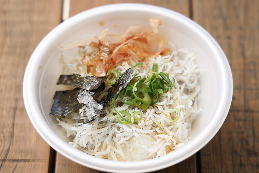 「神戸市漁業協同組合」の釜あげしらす丼。11月9日のみ出店