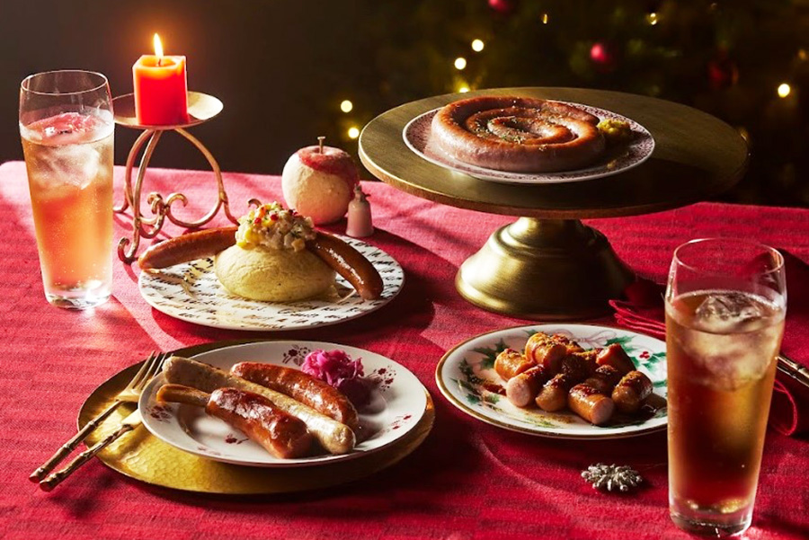 『クリスマスマーケット2025』に登場する「Kmaison」のカリーブルスト(751円)、ホットドッグ(780円)、ソーセージ盛合せ(1701円)など。11月19日~12月21日まで