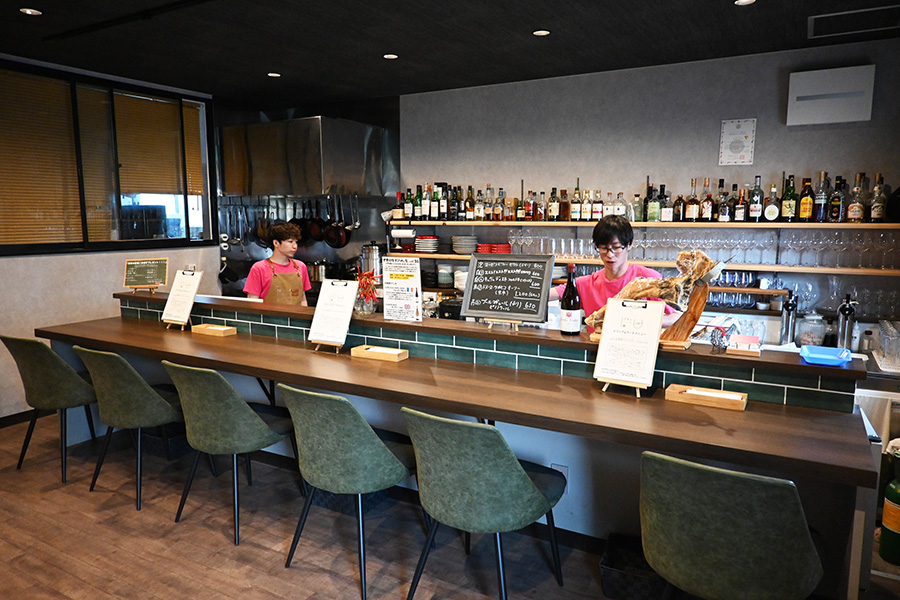 「ワイン、ときどき豚」の内観