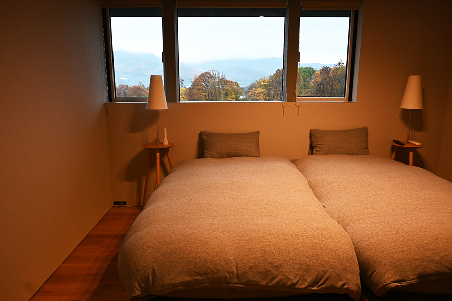 「naritaya」の客室。ツイン(1室2名利用、素泊まり1人1万1000円〜)