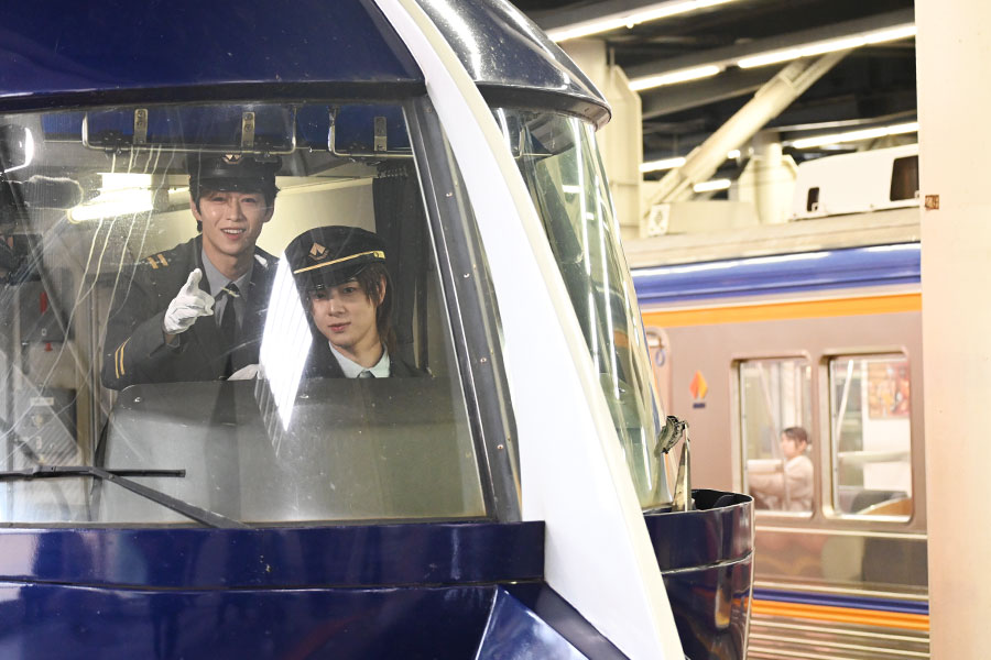 左からINIの後藤威尊と佐野雄大(11月5日 Lmaga.jp撮影)