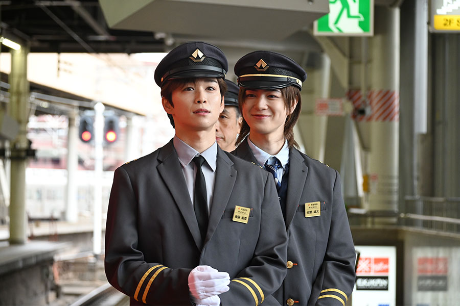 左からINIの後藤威尊と佐野雄大(11月5日 Lmaga.jp撮影)