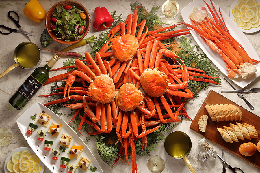 「神戸メリケンパークオリエンタルホテル」(神戸市中央区)で開催する『蟹 食べ放題フェア』(5300円〜)