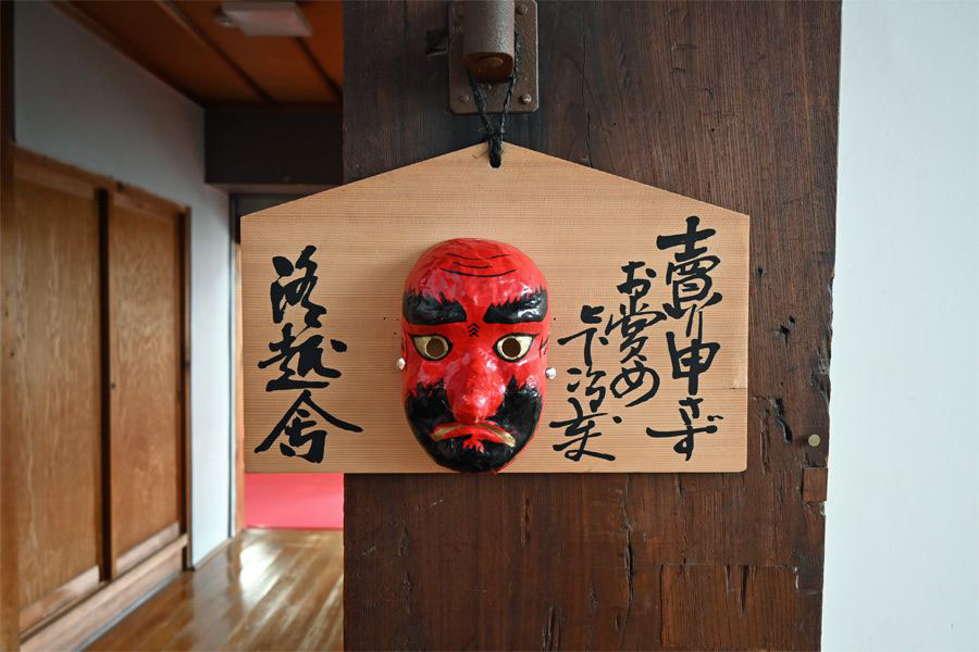 自慢の品を天狗になって披露します(2025年11月3日撮影)