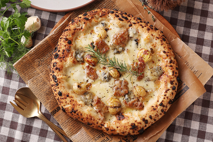 「La figlia del presidente paradiso sul mare」の焼き栗のクアトロフォルマッジ(1630円)は特別メニューとして11月14日〜12月7日まで販売される