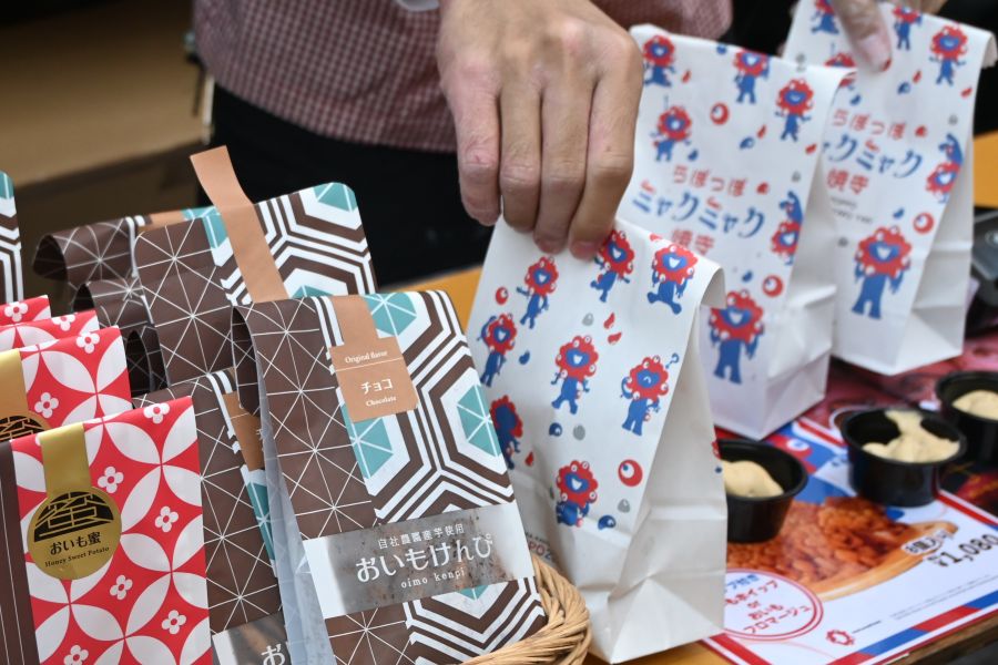 次々出てくるミャクミャク焼き(11月15日/みなみフェス Lmaga.jp編集部撮影)