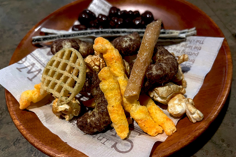 スナックで出てくるおつまみ盛り合わせにも、ママさんの個性やこだわりを感じられる