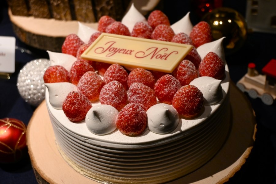 「新スーパーあまおうショートケーキ」(14040円)6~8名用、(17280円)8~10名用