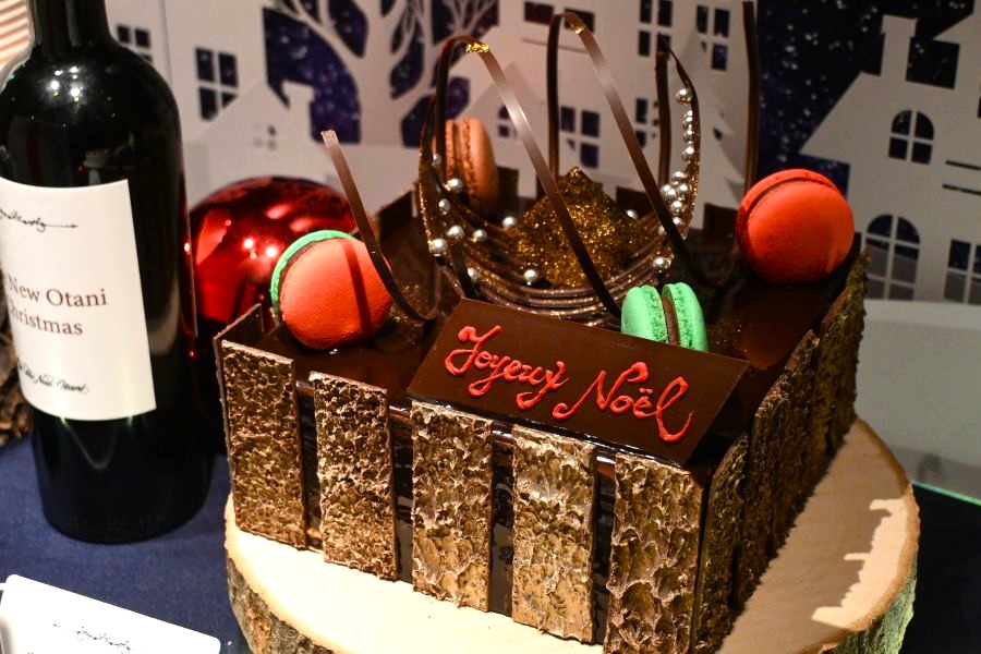 チョコレートケーキ「スーパーオペラレジェール」(21600円)2~4名用、(34560円)6~8名用