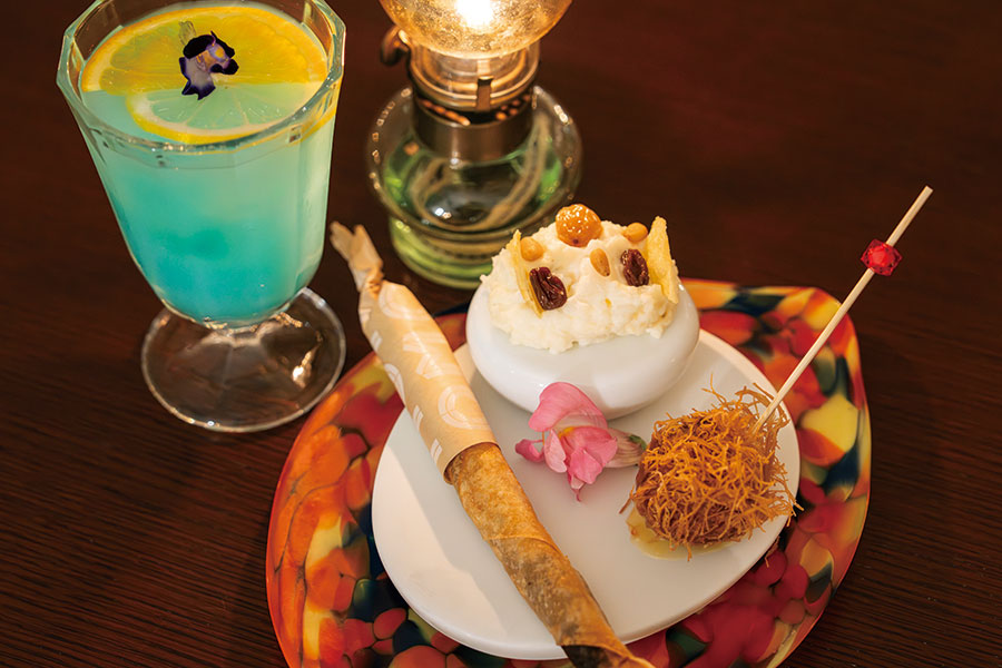 小樽の味覚を生かしたおつまみ3種類+ドリンク付きのおたる満喫プレート1,650円。