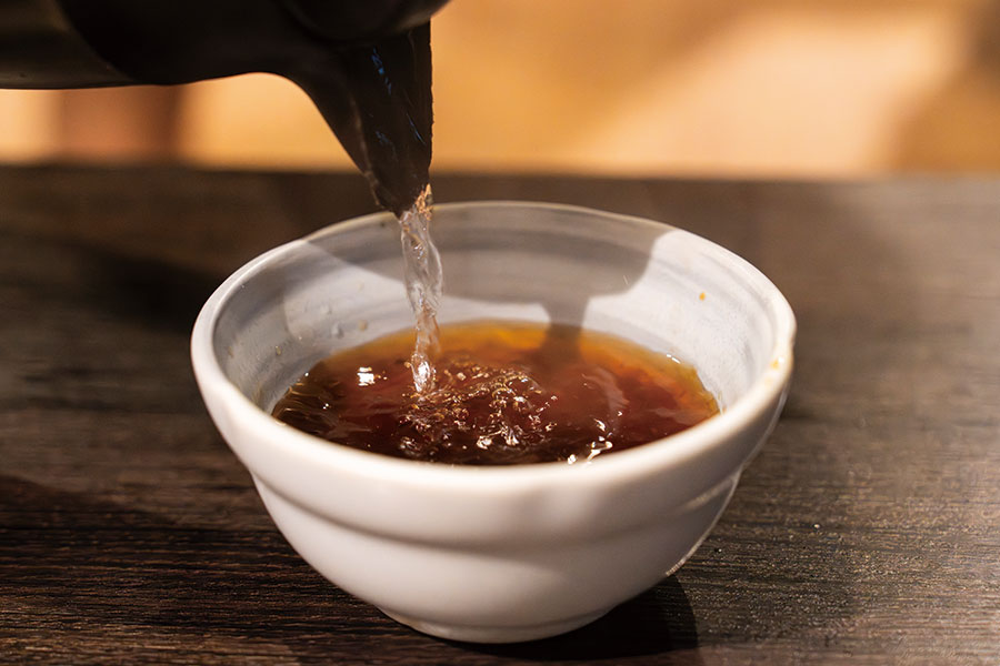 シメは名物タレスープ!