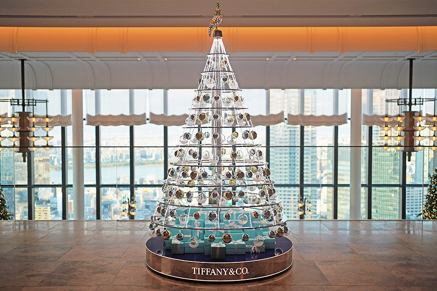 ホテル「ウォルドーフ・アストリア大阪」29階にある、「ティファニー」とコラボレーションしたクリスマスツリー(11月20日/Lmaga.jp撮影)