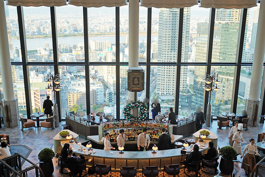 ホテル「ウォルドーフ・アストリア大阪」(大阪市北区)28〜29階ラウンジ&バー「ピーコック・アレー」の様子(11月20日/Lmaga.jp撮影)