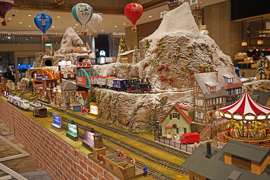 大阪・西梅田のホテル「ヒルトン大阪」クリスマス装飾の様子(11月27日撮影/Lmaga.jp)