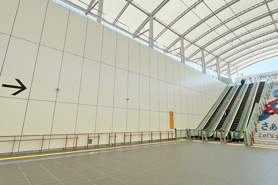 大型広告が撤去された後の「夢洲駅」(10月27日/Lmaga.jp撮影)