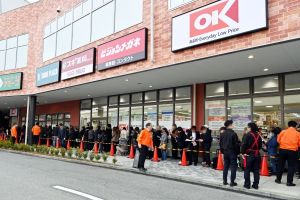 「近くにできてありがたい」激安スーパー「オーケー」神戸2店舗目開店に行列150人
