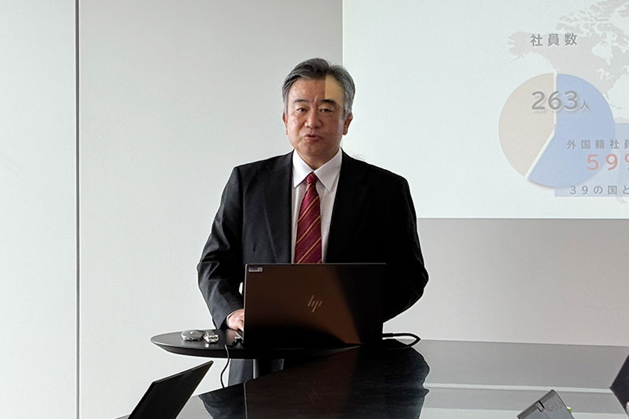 「コスモスホテルマネジメント」 の社長 藤岡英樹氏(Lmaga.jp撮影)