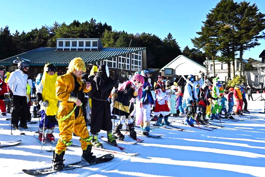 今シーズン、1本目の滑走スタンバイ(12月6日「六甲山スノーパーク」)