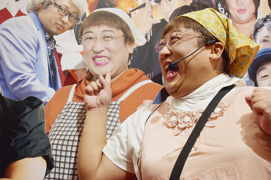 自身のパネルを発見しテンションが上がる藤木(Lmaga.jp撮影)