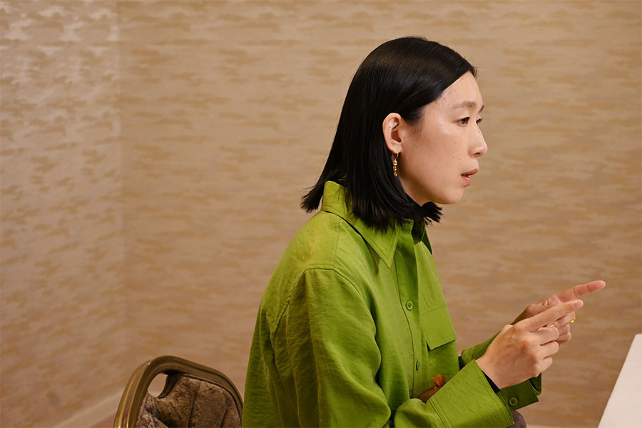 「監督に「声が小さいですね。もう少し大きく」と何回も言われて、もう無我夢中みたいな感じで…一生懸命がんばりました」(Lmaga.jp撮影)