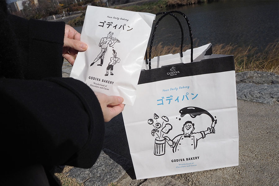 「ゴディパン」文字が目を引くショッパー(Lmaga.jp撮影)