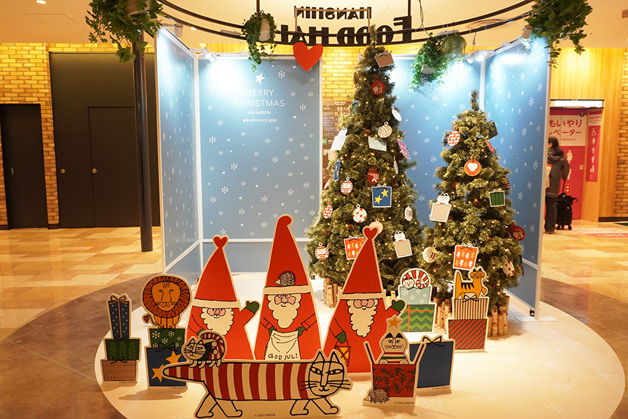 「阪神梅田本店」で見ることができるクリスマス限定の「リサ・ラーソン」フォトスポット
