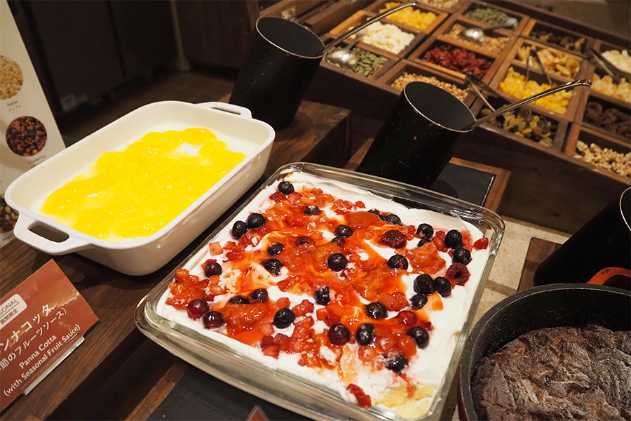 ディナー限定「スコップケーキ」は好きな量を盛り付けれる(Lmaga.jp撮影)