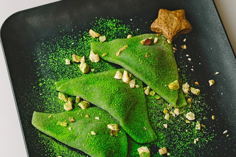 『抹茶クリスマス』に登場する「GOKAGO」の京の抹茶ノエル(meets 抹茶きな子1人前880円。「阪神梅田本店」限定。イートイン商品