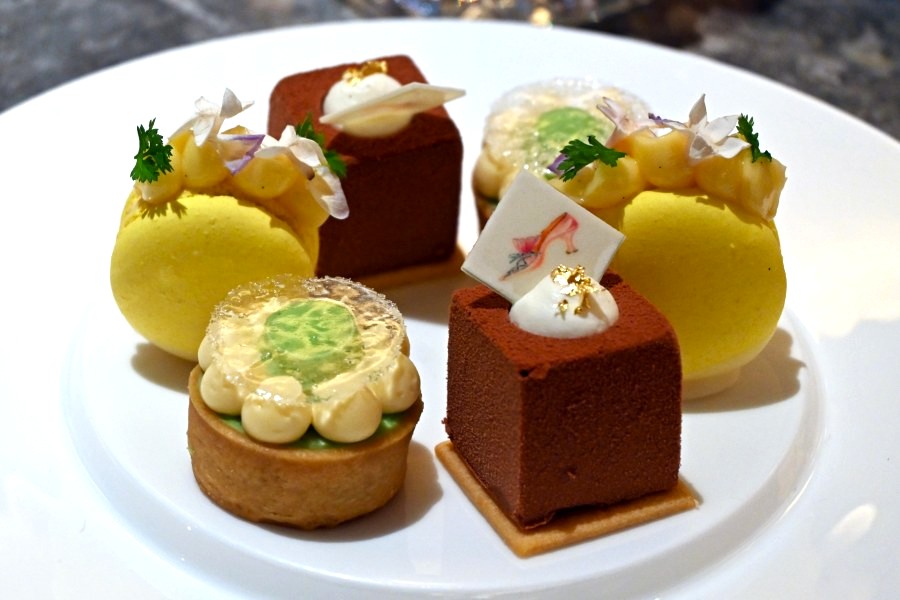 『マリー・アントワネット by マノロ ブラニク アフタヌーンティー』