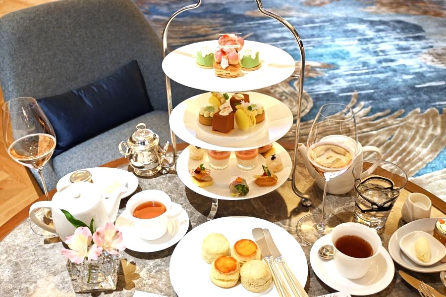 『マリー・アントワネット by マノロ ブラニク アフタヌーンティー』