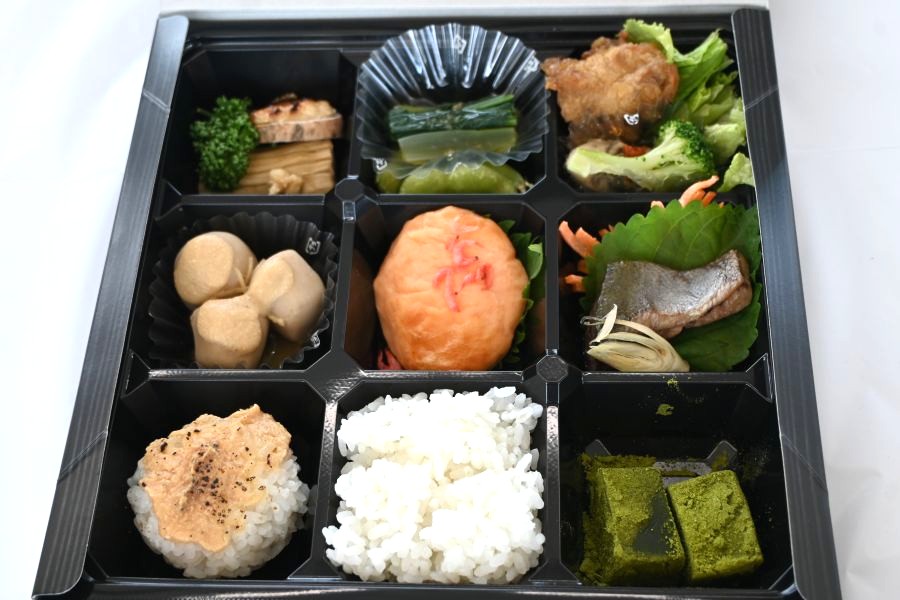 『大阪モノレールの日本酒列車』