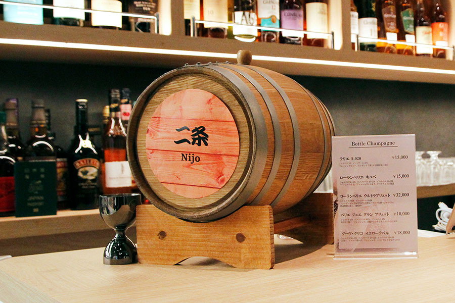 オリジナルブレンドウイスキー「二条」(写真提供=NBG)