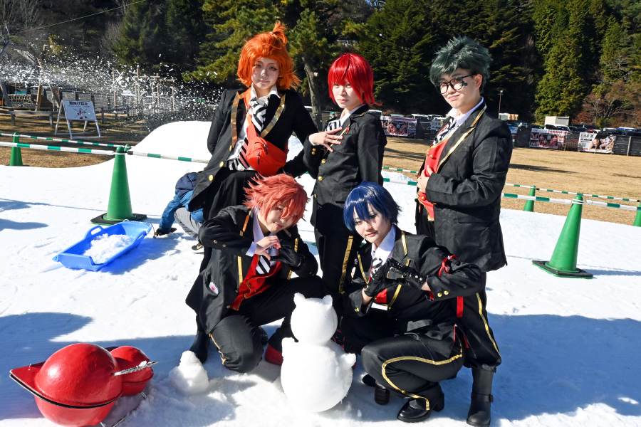 コスプレきっかけで来場し、今日が雪山デビューの参加者も(12月6日「六甲山スノーパーク」)
