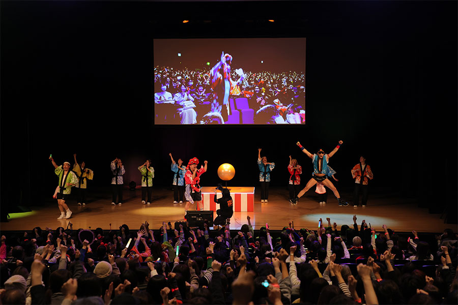 12月10日に大阪にておこなわれた『シャイニング盆踊り』の様子