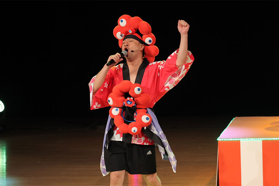 12月10日に大阪にておこなわれた『シャイニング盆踊り』の様子