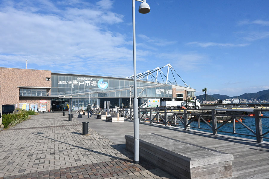 「リゾナーレ下関」からは徒歩で「唐戸市場」や「海響館」に行くことができる