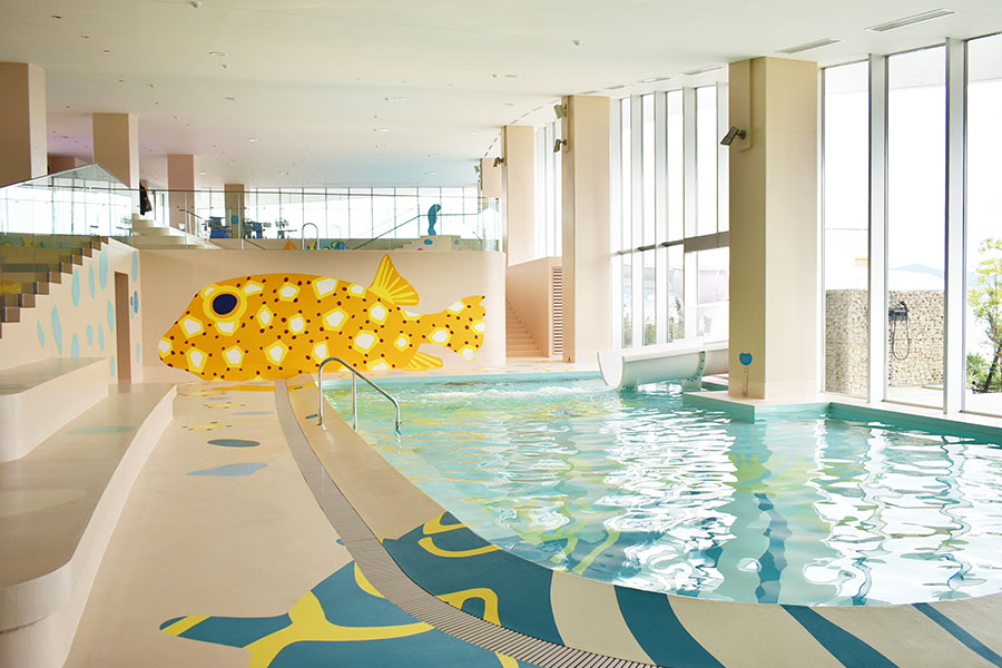 ふぐをモチーフにした全天候型屋内プール「ふぐプール」(リゾナーレ下関)