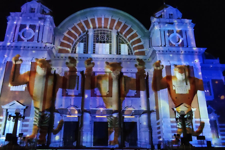 大阪市中央公会堂プロジェクションマッピング『ズートピア2』連携プログラムの様子(12月14日・大阪市北区中之島/Lmaga.jp撮影)