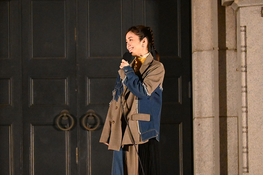 『大阪市中央公会堂プロジェクションマッピング』の初回上映セレモニーに出席した上戸彩(12月14日・大阪市北区中之島/Lmaga.jp撮影)