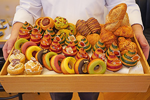 コスパ最強!3000円台でパン&デザート食べ放題、大阪のホテルランチ