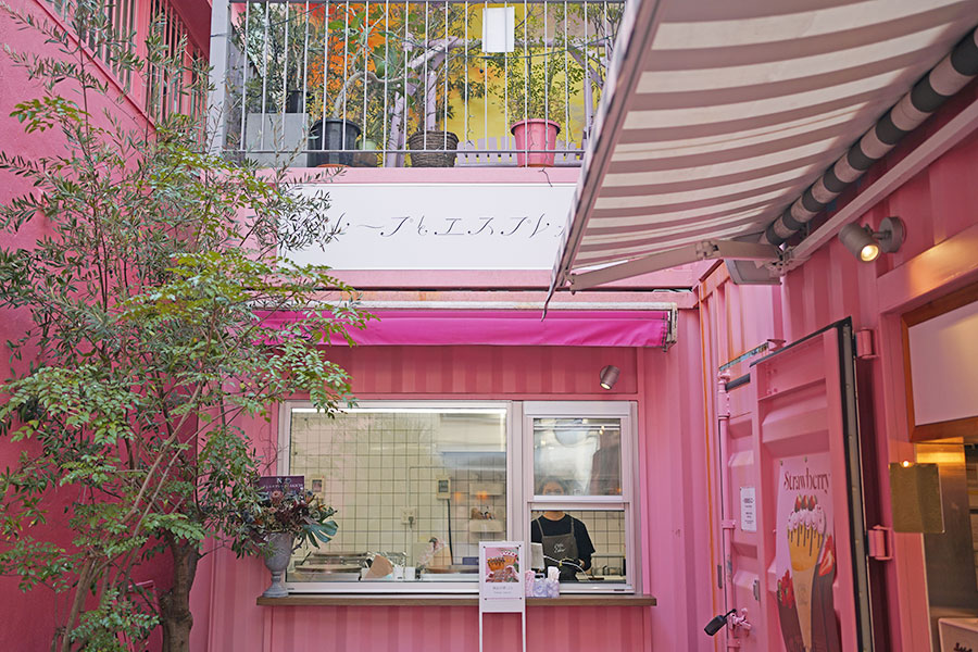 「クレープとエスプレッソとAKICHI」(大阪市浪速区)外観(1月15日撮影/Lmaga.jp)