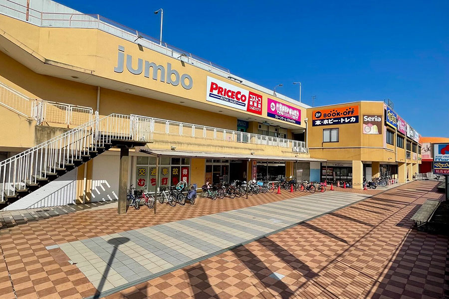 商業施設「じゃんぼスクエア香芝」(奈良県香芝市)外観(写真提供:賛栄商事)