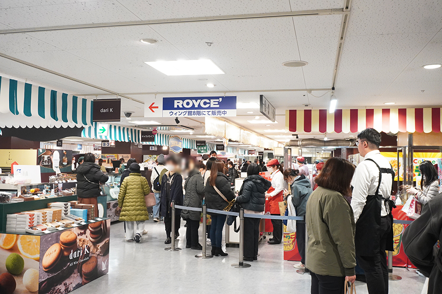 『バレンタインショコラコレクション 2026』後半戦オープン直後のスナックエリアの様子