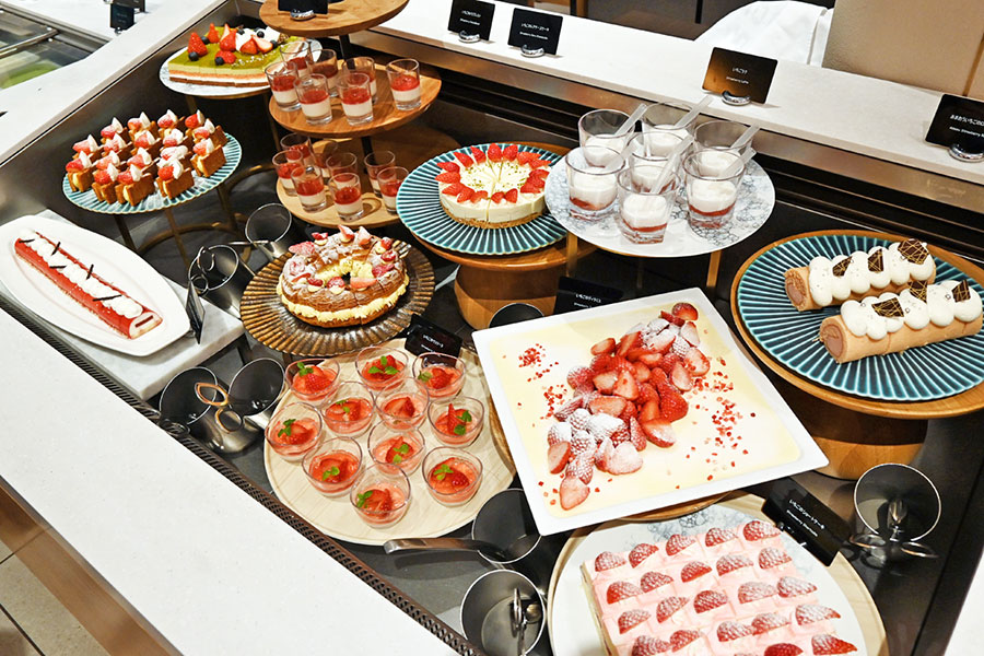 「リーガロイヤルホテル大阪」(大阪市北区)で開催中の『いちごスイーツ&ランチビュッフェ』(1月15日撮影/Lmaga.jp)
